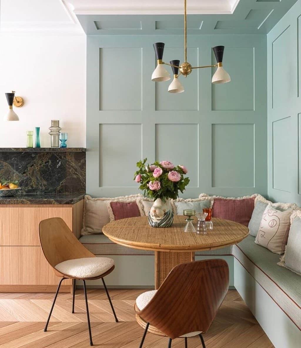 Homepolishのインスタグラム：「Want to hear a secret? You have to promise you won’t pas-tell! Kitchen corners as lovely as this one are best achieved when working with a professional interior designer. Architecture by @julienvilleneuve_architecture Interior design by @stephanbidoux Photo by @stephanjulliard」