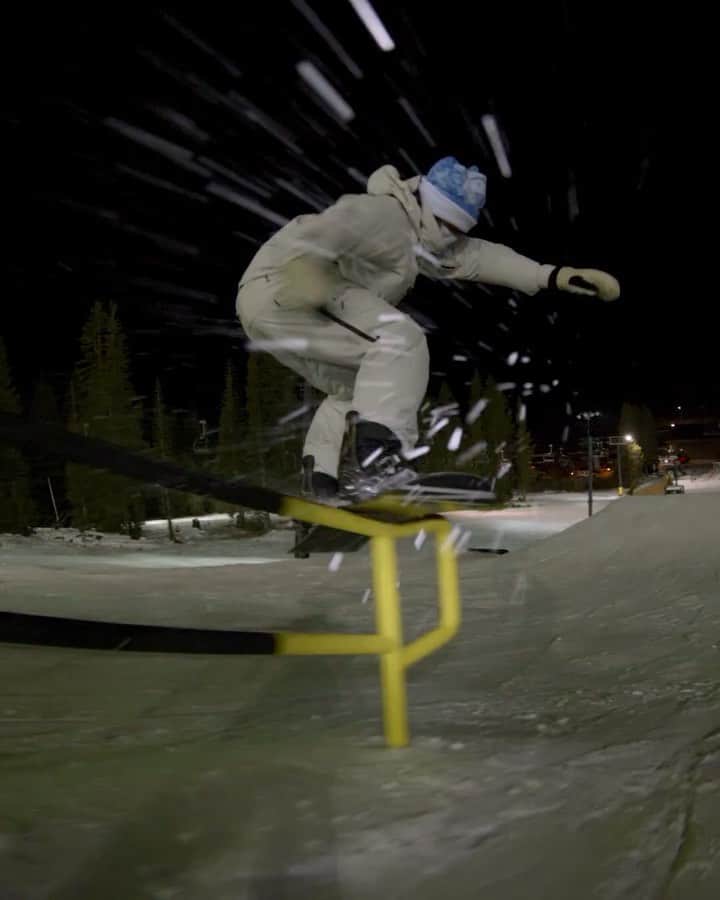 アナログクロージングのインスタグラム：「Night moves 🌙 Ft. @markmcmorris  🎥: @russell69  Shop Mark's Kit Via Link In Bio.」