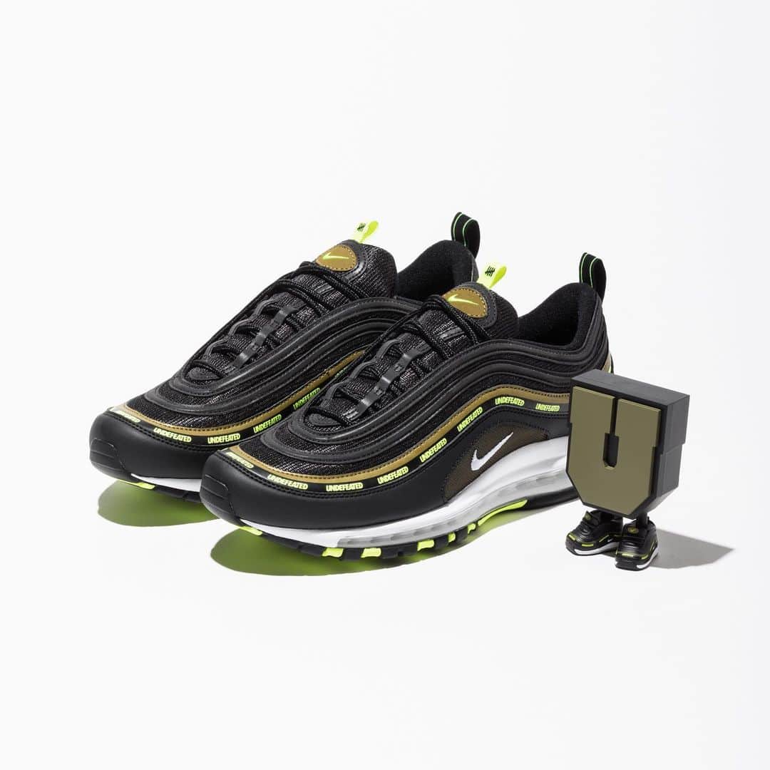 UNDFTDさんのインスタグラム写真 - (UNDFTDInstagram)「As an added bonus, the UNDEFEATED x Nike Air Max 97 (2020) set will be available for early access at 10AM PST (tomorrow) Sunday, December 27th. Buy the set [both Black/Volt and Militia Green/Orange Blaze] earn a chance to own one of the limited edition UNDEFEATED “U-Man” KOKIES in olive that includes a keychain attachment, two interchangeable legs and two interchangeable magnetic UNDEFEATED x Nike Air Max 97 2020 sneakers.  The UNDEFEATED x Air Max 97 2020 set early access will be available for a limited time. Sizes US4-US15  The limited UNDEFEATED “U-Man” KOKIES are not guaranteed with every set purchased.  This launch is exclusively on Undefeated.com」12月27日 4時00分 - undefeatedinc