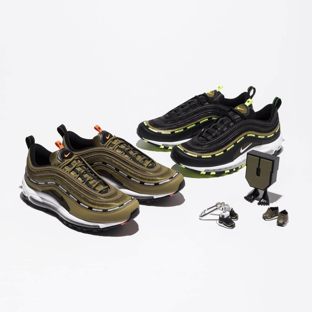 UNDFTDさんのインスタグラム写真 - (UNDFTDInstagram)「As an added bonus, the UNDEFEATED x Nike Air Max 97 (2020) set will be available for early access at 10AM PST (tomorrow) Sunday, December 27th. Buy the set [both Black/Volt and Militia Green/Orange Blaze] earn a chance to own one of the limited edition UNDEFEATED “U-Man” KOKIES in olive that includes a keychain attachment, two interchangeable legs and two interchangeable magnetic UNDEFEATED x Nike Air Max 97 2020 sneakers.  The UNDEFEATED x Air Max 97 2020 set early access will be available for a limited time. Sizes US4-US15  The limited UNDEFEATED “U-Man” KOKIES are not guaranteed with every set purchased.  This launch is exclusively on Undefeated.com」12月27日 4時00分 - undefeatedinc