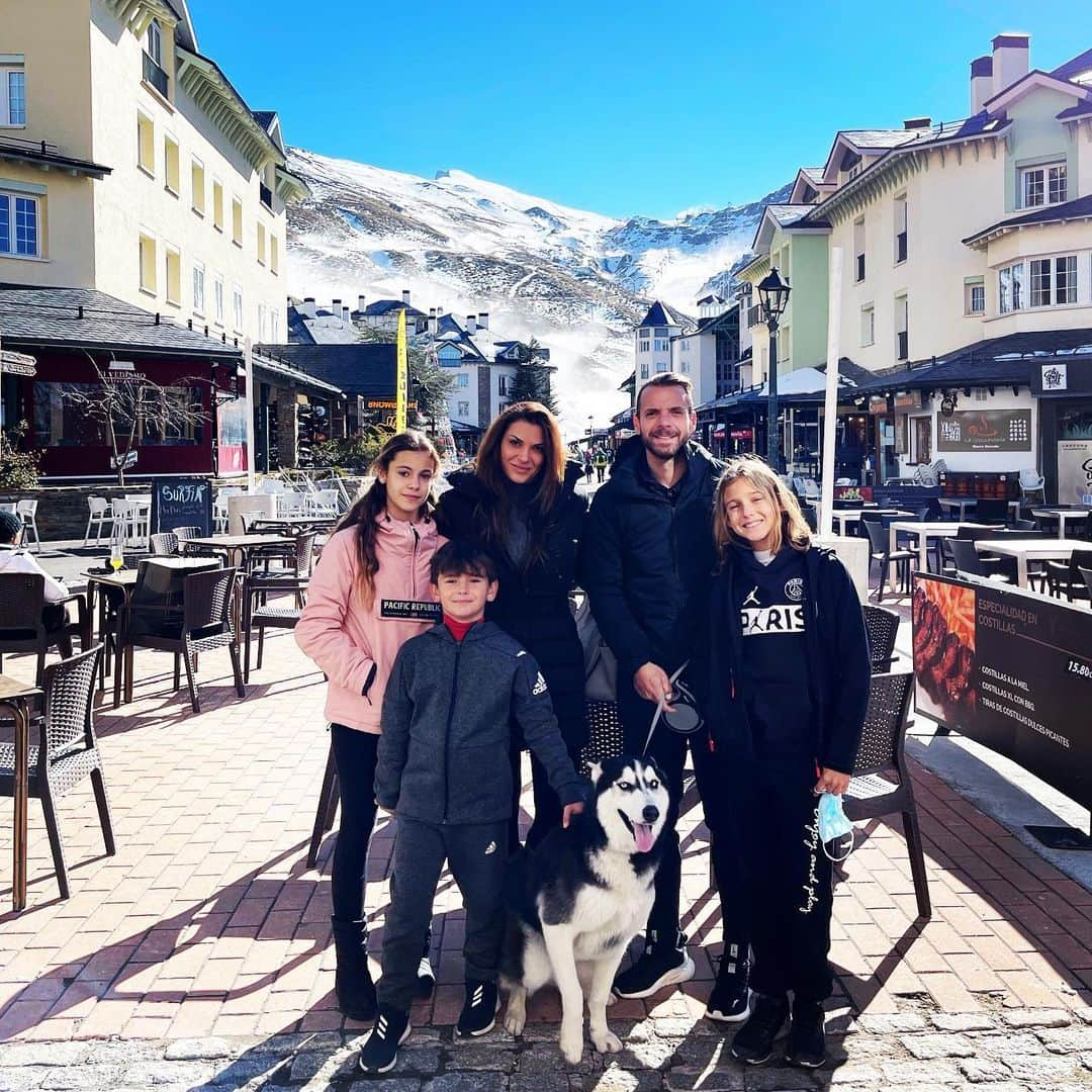 ロベルト・ソルダードさんのインスタグラム写真 - (ロベルト・ソルダードInstagram)「Visitando por primera vez Sierra Nevada en familia」12月27日 4時05分 - r9soldado