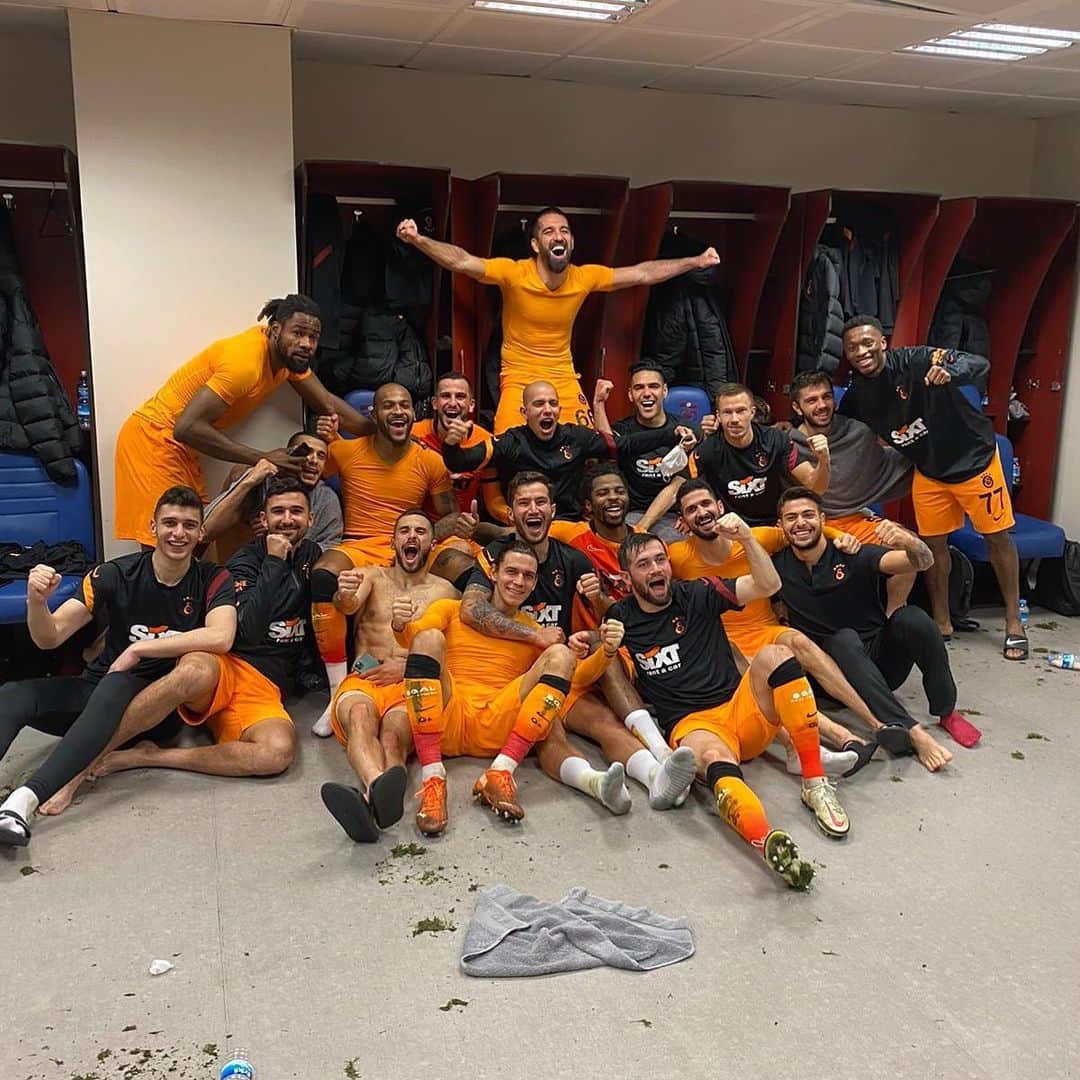 ラダメル・ファルカオのインスタグラム：「Great victory and very happy to be back 💪🏼」