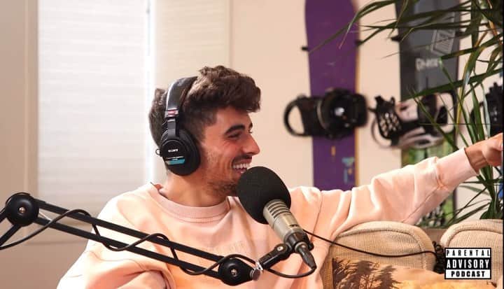 ジャック・ジョンソンのインスタグラム：「Can you tell we’ve been watching too much Game Of Thrones? (Episode 2 of @parentaladvisoryshow out on YouTube baby go watch n subscribe n all that good stuff, new episodes every week!)」