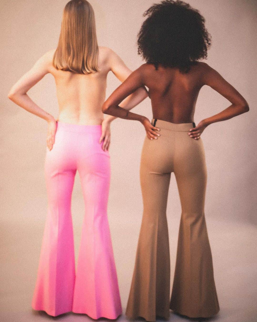 サラバターリアのインスタグラム：「...PANTS FOR WOMEN  #girlsrights  Ph @dino.zoor」