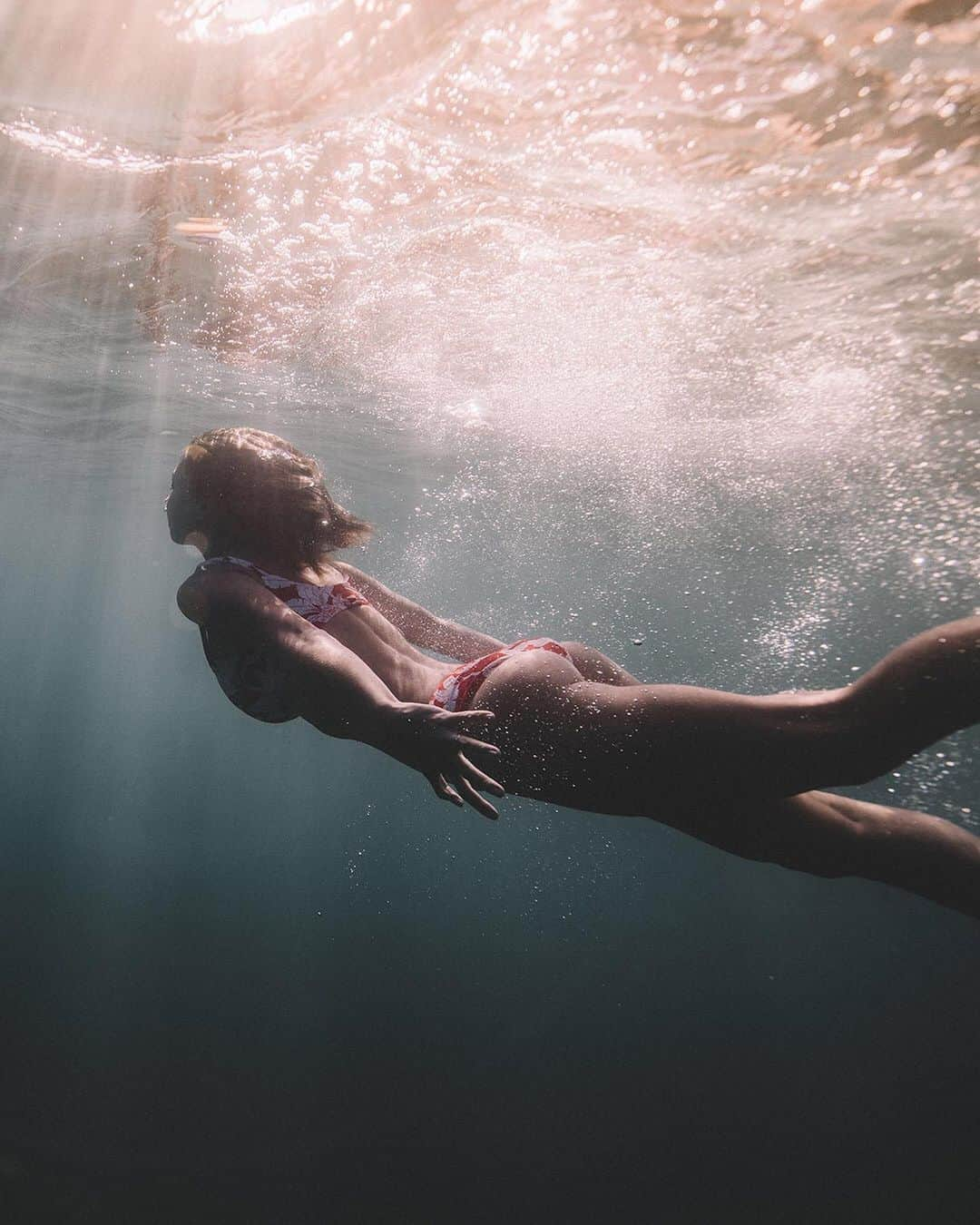 ボディーグローブさんのインスタグラム写真 - (ボディーグローブInstagram)「New Arrivals! Above or below the surface, all-new Body Glove swimwear is designed to move with you.  Here's @stacieelmer rocking pieces from the new Tropkik Vibe collection. Available now at bodyglove.com  ~~ #bodyglove #bodyglovegirl #allthingswater #bikinis #swimwear #bodyglovebikini #bodygloveswimwear #bestbikinis #mybikini #bestbikini #bestswimwear #alwayssummer #neverwinter #surfergirl #standuppaddleboarding #paddleboarding #catalina #catalinaisland #underwater #underwaterphotography #oceanphotography #pacificocean #sunrays #sunnydays #blueskies #bikinisonly #newbikini #newswimwear #redandwhitebikini #newness」12月27日 4時12分 - bodyglove