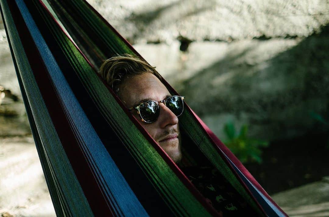 ジーエルシーオーのインスタグラム：「Hammock days right around the corner.」