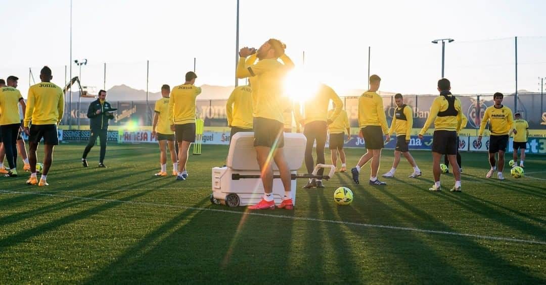 ビジャレアルCFのインスタグラム：「Más fotos 📸 del regreso a los entrenamientos del Villarreal.  ¡Vamos, equipo 👍! . More photos 📸 from Villarreal’s return to training.  Let’s go, team 👍! . #Villarreal #futbol #football #soccer #laliga」
