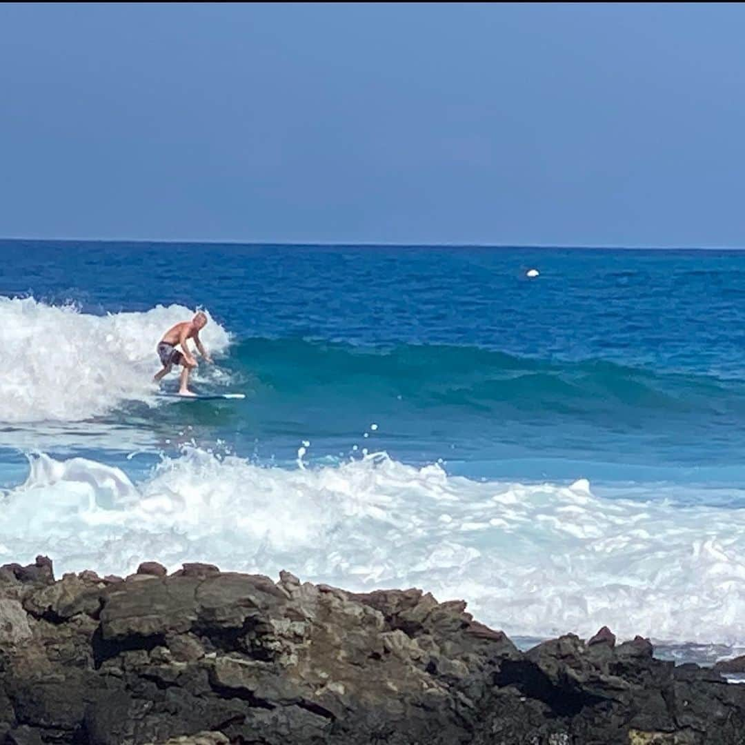 カミール・グラマーさんのインスタグラム写真 - (カミール・グラマーInstagram)「Enjoyed watching Dave get back to surfing. Now he’s back at work. It’s been a crazy year and we all need an outlet. I find sports to be helpful, Even if it’s a walk around the block. There is beauty in everything.」12月27日 4時43分 - therealcamille