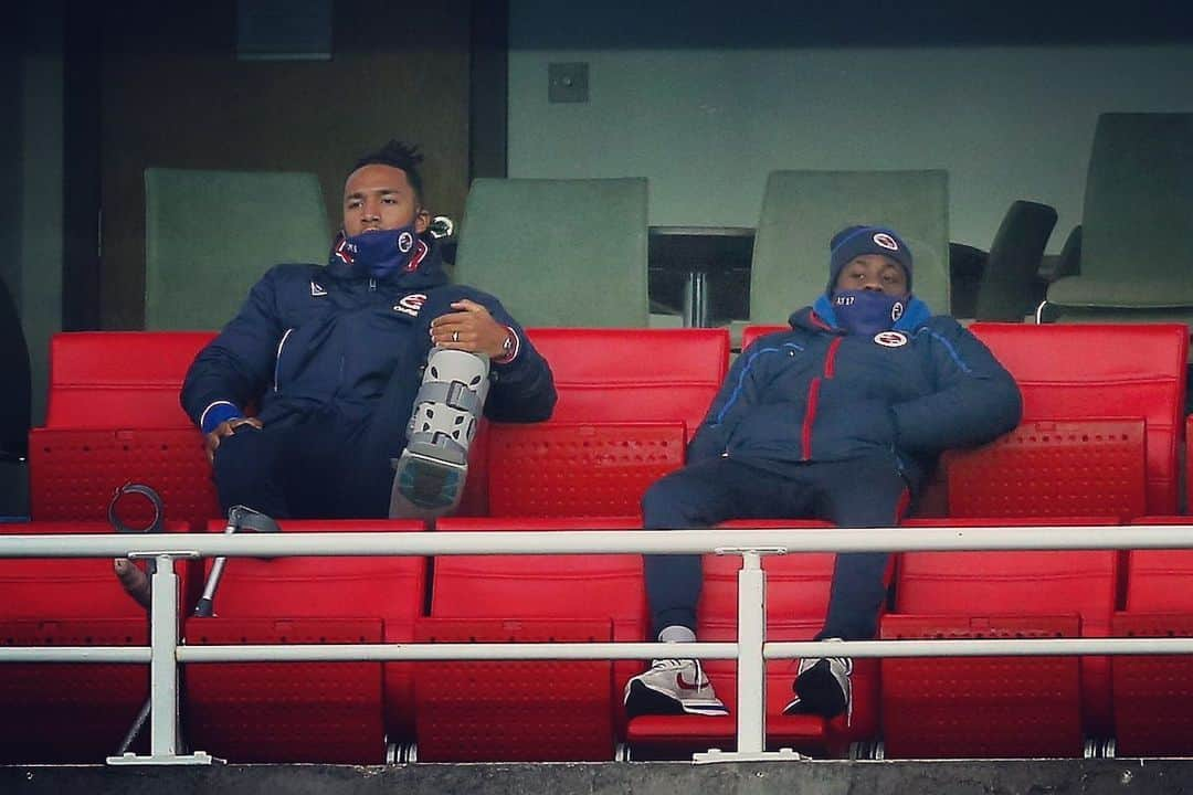 リアム・ムーアさんのインスタグラム写真 - (リアム・ムーアInstagram)「Enjoyed watching the boys get the three points this afternoon!  I’m obviously gutted with the injury but looking forward to smashing rehab and coming back stronger 👊🏽⏳」12月27日 5時02分 - liammoore93