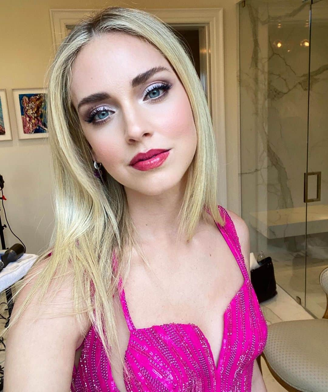 キアラ・フェラーニさんのインスタグラム写真 - (キアラ・フェラーニInstagram)「Miss red carpet events and getting ready for them 😍 This was one of the last big ones before the pandemic: February 2020 for Elton John Oscar party」12月27日 5時20分 - chiaraferragni