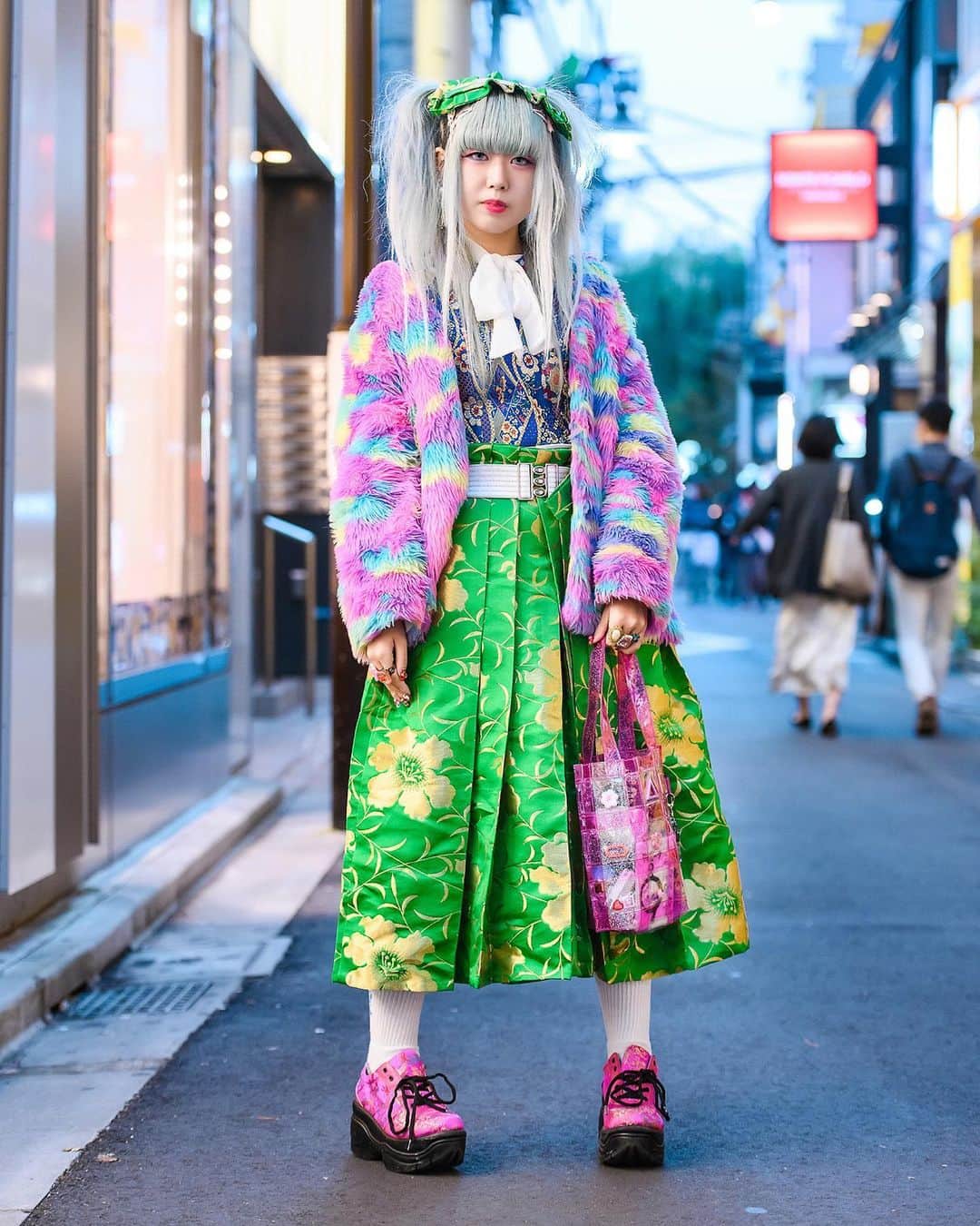 Harajuku Japanさんのインスタグラム写真 - (Harajuku JapanInstagram)「Spinns clothing shop staffer @Bakimero on the street in Harajuku wearing a ACDC Rag fuzzy jacket, a Romantic Standard shirt, Spinns bow top, vintage floral Japanese hakama style pants, a Yuriko Eto bag, WC dragon shoes, and accessories from Decotoland, Sugar Me and Charlem.」12月27日 5時14分 - tokyofashion