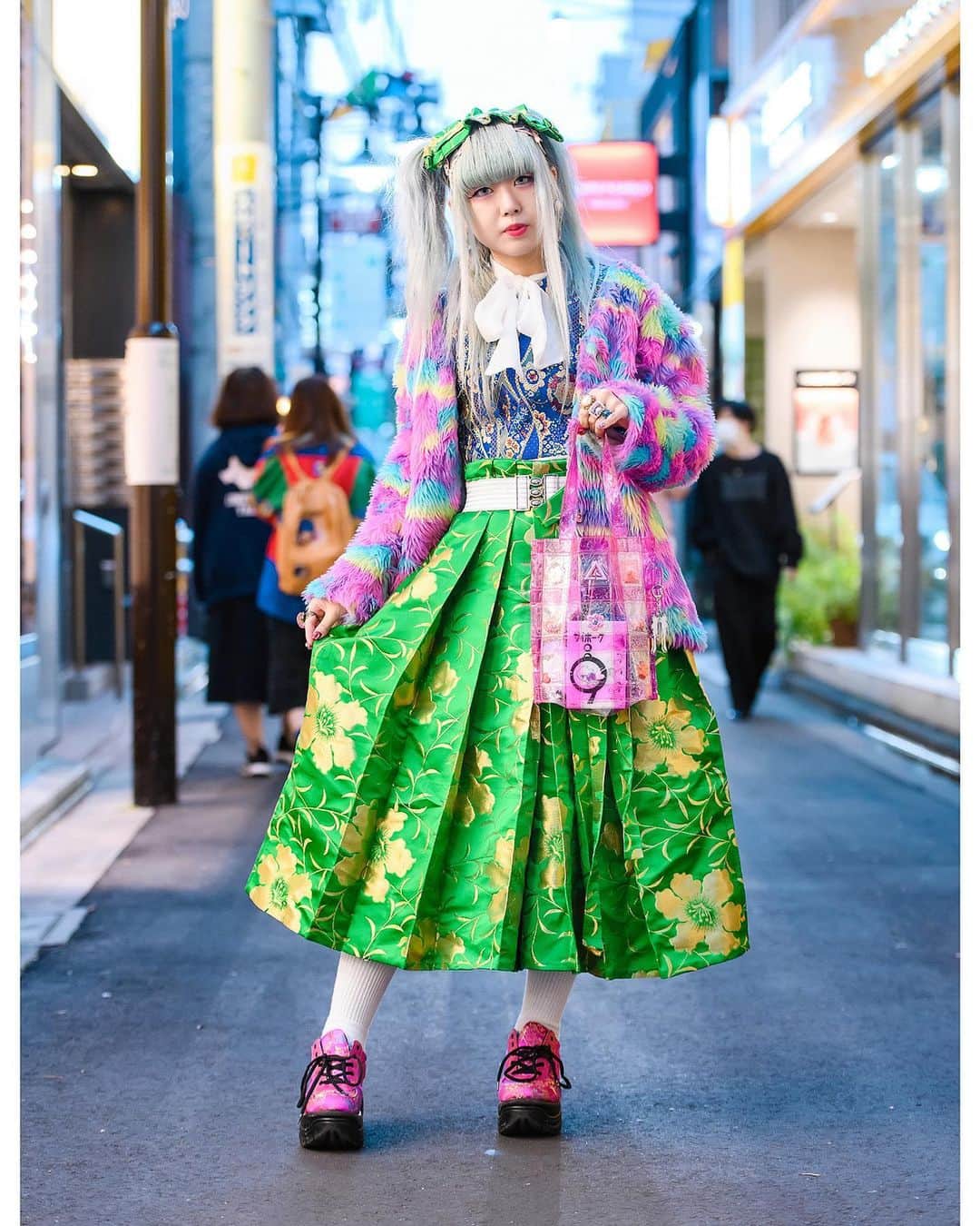 Harajuku Japanさんのインスタグラム写真 - (Harajuku JapanInstagram)「Spinns clothing shop staffer @Bakimero on the street in Harajuku wearing a ACDC Rag fuzzy jacket, a Romantic Standard shirt, Spinns bow top, vintage floral Japanese hakama style pants, a Yuriko Eto bag, WC dragon shoes, and accessories from Decotoland, Sugar Me and Charlem.」12月27日 5時14分 - tokyofashion