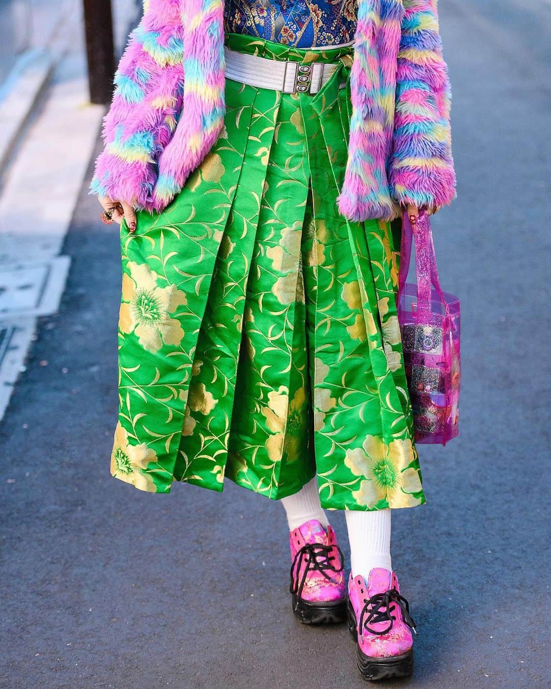 Harajuku Japanさんのインスタグラム写真 - (Harajuku JapanInstagram)「Spinns clothing shop staffer @Bakimero on the street in Harajuku wearing a ACDC Rag fuzzy jacket, a Romantic Standard shirt, Spinns bow top, vintage floral Japanese hakama style pants, a Yuriko Eto bag, WC dragon shoes, and accessories from Decotoland, Sugar Me and Charlem.」12月27日 5時14分 - tokyofashion
