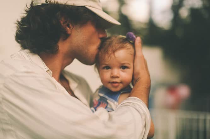 Chay Suedeのインスタグラム：「aniversário de um ano da quinquinha, minha benção, minha alegria. sua vida pertence a Deus, meu amor, desde a barriga da mamãe, quão grande é o amor que ele expressa através de você, minha filha. te amo! feliz aniversário!  @comemorepequi @estudiobarbarella」