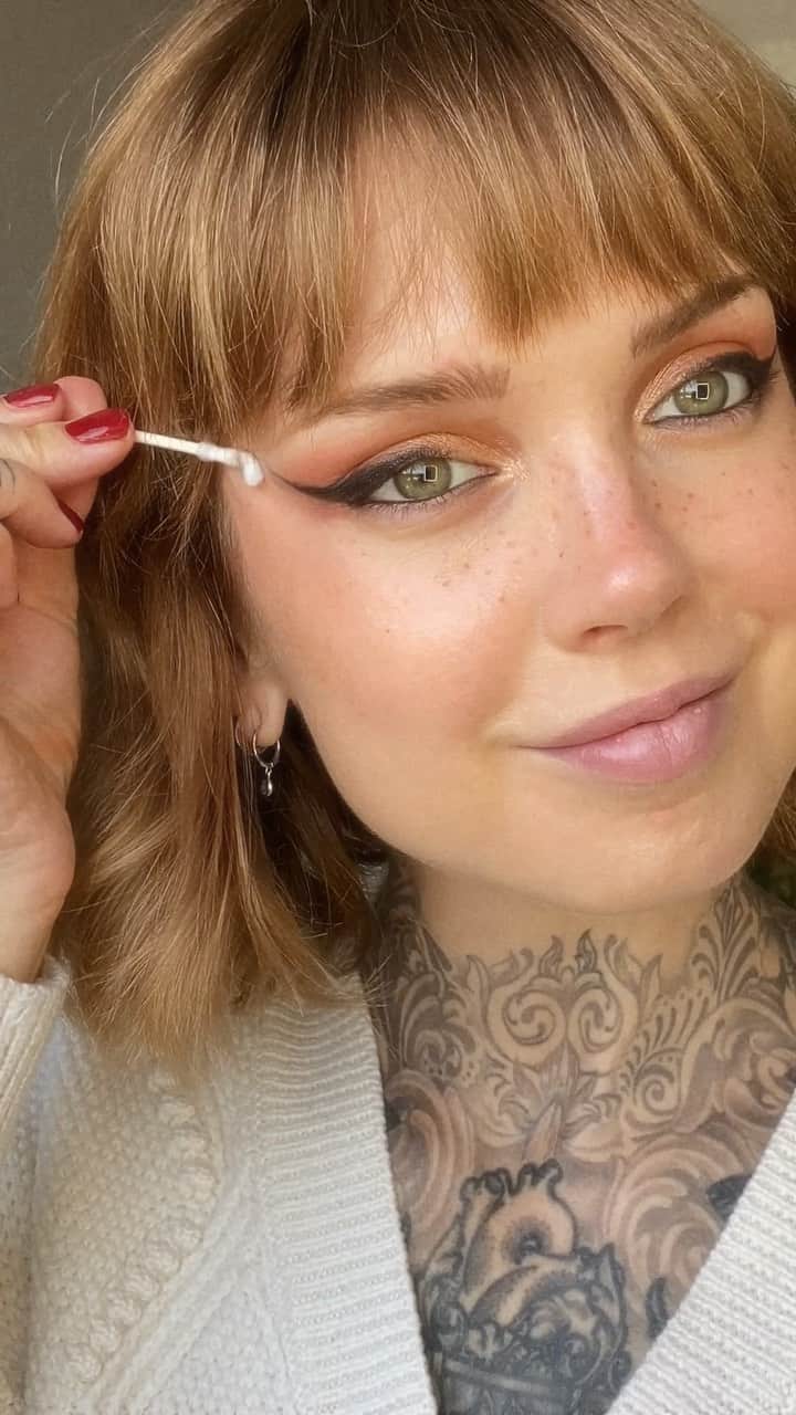 サラ・Xのインスタグラム：「As an #IPSYPartner I was lucky enough to get an early sneak peek at something exciting coming from IPSY this February - the Glam Bag X option! It’s a limited edition, quarterly upgrade available for Glam Bag and Glam Bag Plus subscribers, 7-8 items worth up to $350. Best of all, it’s crazy customizable - you get to choose three of the items! The first GBX will be available in February & will be curated by Patrick Ta. Head over to @ipsy to learn more or sign up to get your very own. Watch the video to see what I got in mine, including a new favorite mascara that is definitely going into heavy rotation!  Items shown: @tula Rose Glow & Get It Cooling & Brightening Eye Balm @complexculturebeauty T Bar @babe_lash Essential Serum @patricktabeauty Brow + Brush - Clear @hudabeauty Rose Gold Remastered Palette @patmcgrathreal Fetisheyes Mascara  @itembeauty One Hit Set & Refresh Face Mist @randco Tea Cup - Detox Rinse (I used this before filming and it was lovely but you’ll have to take my word for it because I didn’t feel like taking y’all on a journey into the shower with me today haha)  #IPSYHoliday #beautysubscription #beautybox #ipsy #ipsyglambag #ipsyglambagplus」