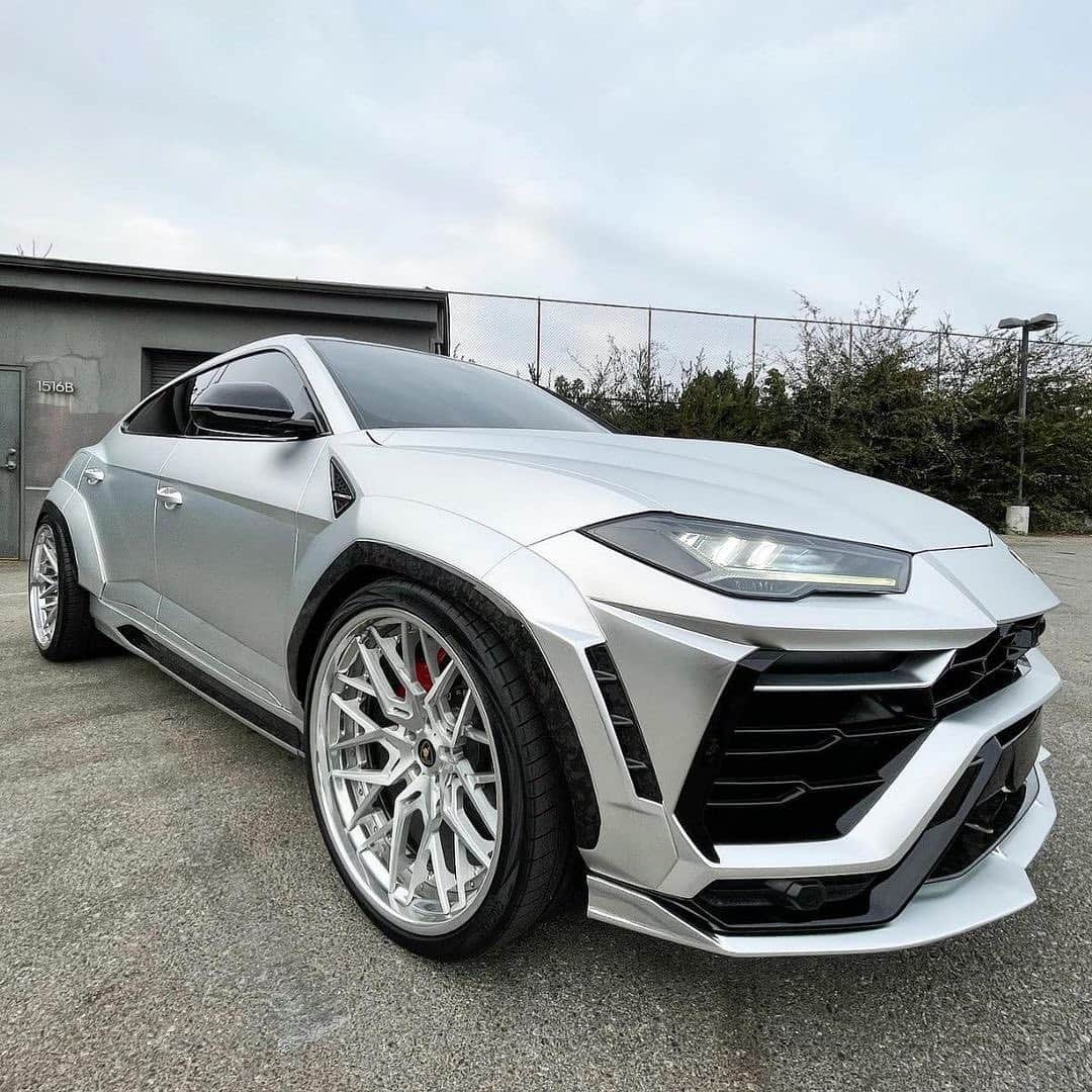 CARLiFESTYLEさんのインスタグラム写真 - (CARLiFESTYLEInstagram)「ITS A BEAST. WIdebody Urus on @velosdesignwerks wheels done by @rdbla #carlifestyle」12月27日 5時22分 - carlifestyle