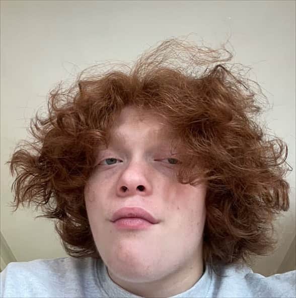 ニコラ・ペルツのインスタグラム：「his hair is too pretty 🥳」