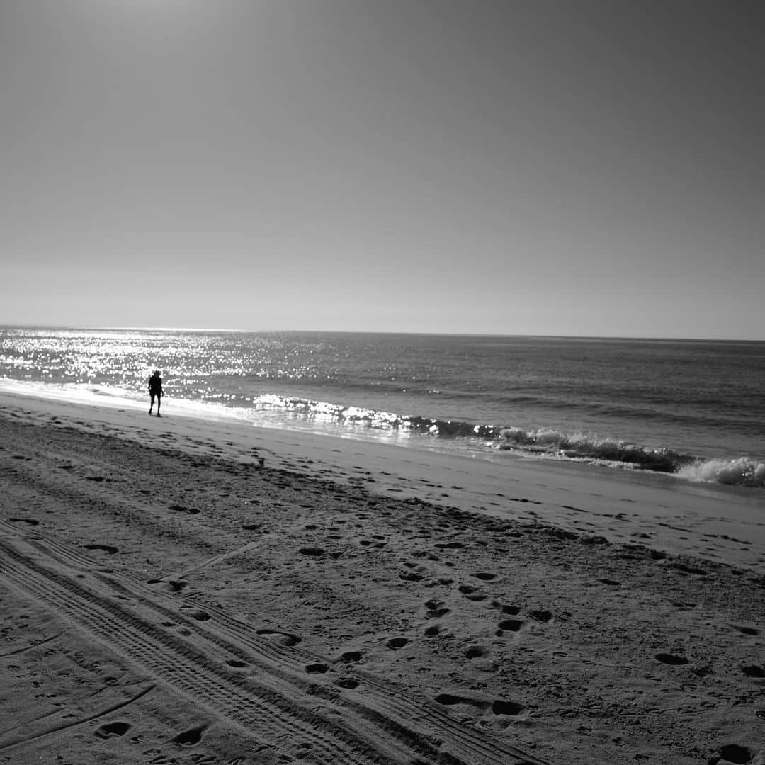 ニック・フロストさんのインスタグラム写真 - (ニック・フロストInstagram)「Boxing Day on the beach...」12月27日 5時45分 - friedgold
