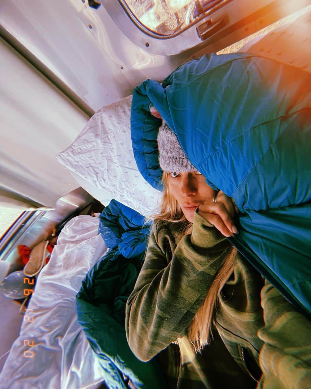 カロライナディークマンのインスタグラム：「minha muito mole vida num airstream... 🤍」