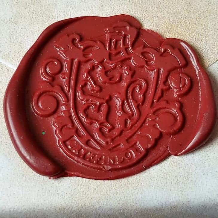 Ami Yamato（ヤマトアミ）さんのインスタグラム写真 - (Ami Yamato（ヤマトアミ）Instagram)「Harry Potter soap bar, complete with wax-sealed hogwarts letter. Xmas present. Thank you R. ⚡ 🦉 . . . #harrypotter #soap #noveltysoap  #hogwarts #owlpost #AmiYamato #youtuber」12月27日 6時01分 - amiyamato