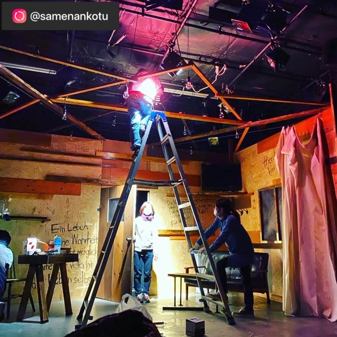 旭桃果のインスタグラム：「repost from @samenankotu   キャストと演出と山本さんだけで、舞台を作りあげました！ みんなクタクタでした😊 残り2日。  #劇団鮫軟骨  #明けない夜がありました」