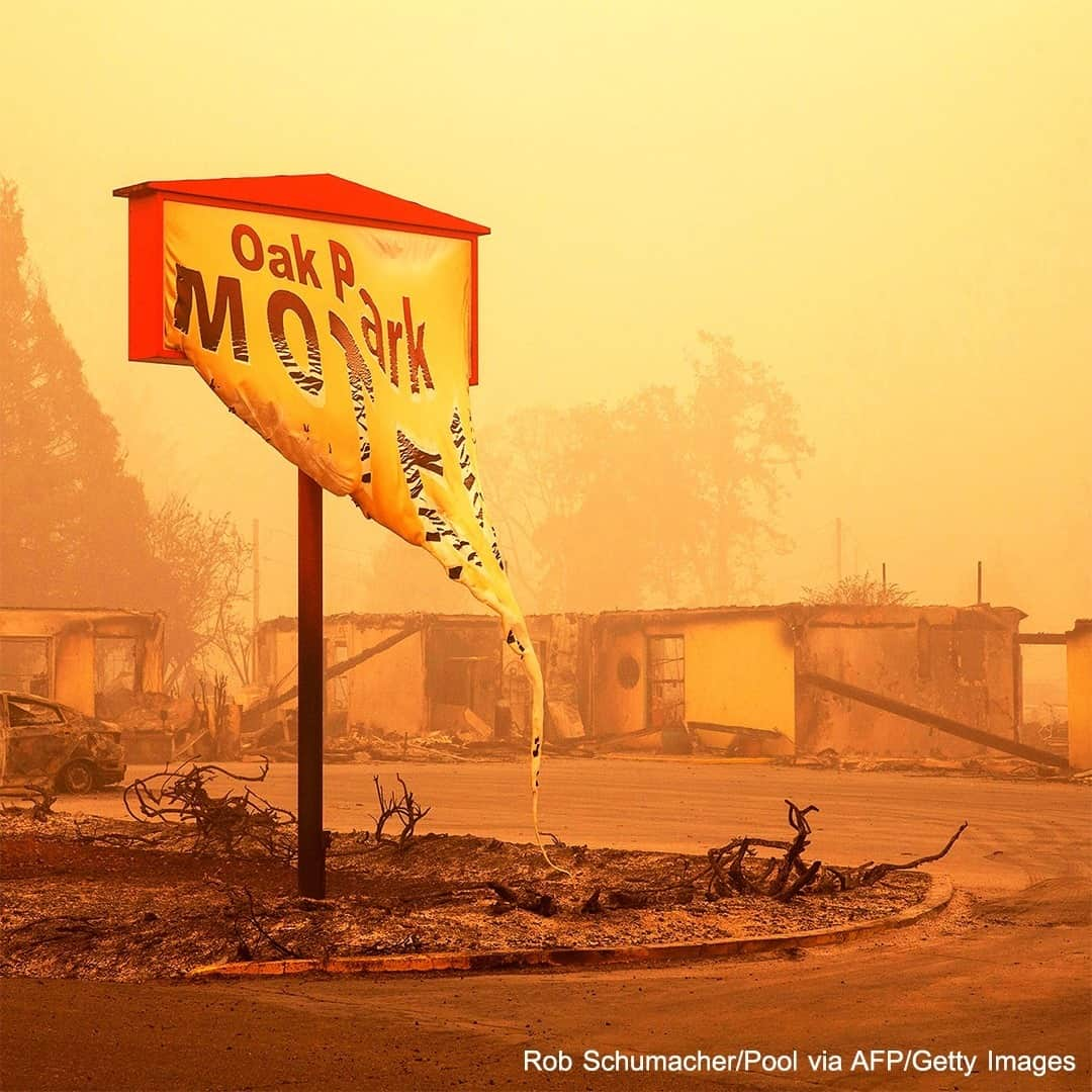 ABC Newsさんのインスタグラム写真 - (ABC NewsInstagram)「The Oak Park Motel sign melts as the Beachie Creek Fire scorched the area in Gates, Oregon on September 13. The wildfire prompted the evacuation of 40,000 people and torched some 200,000 acres. Tap the link in bio for more of a year in pictures as selected by the ABC News photo editors. #yearinpictures #abcnews #endofyear」12月27日 7時30分 - abcnews