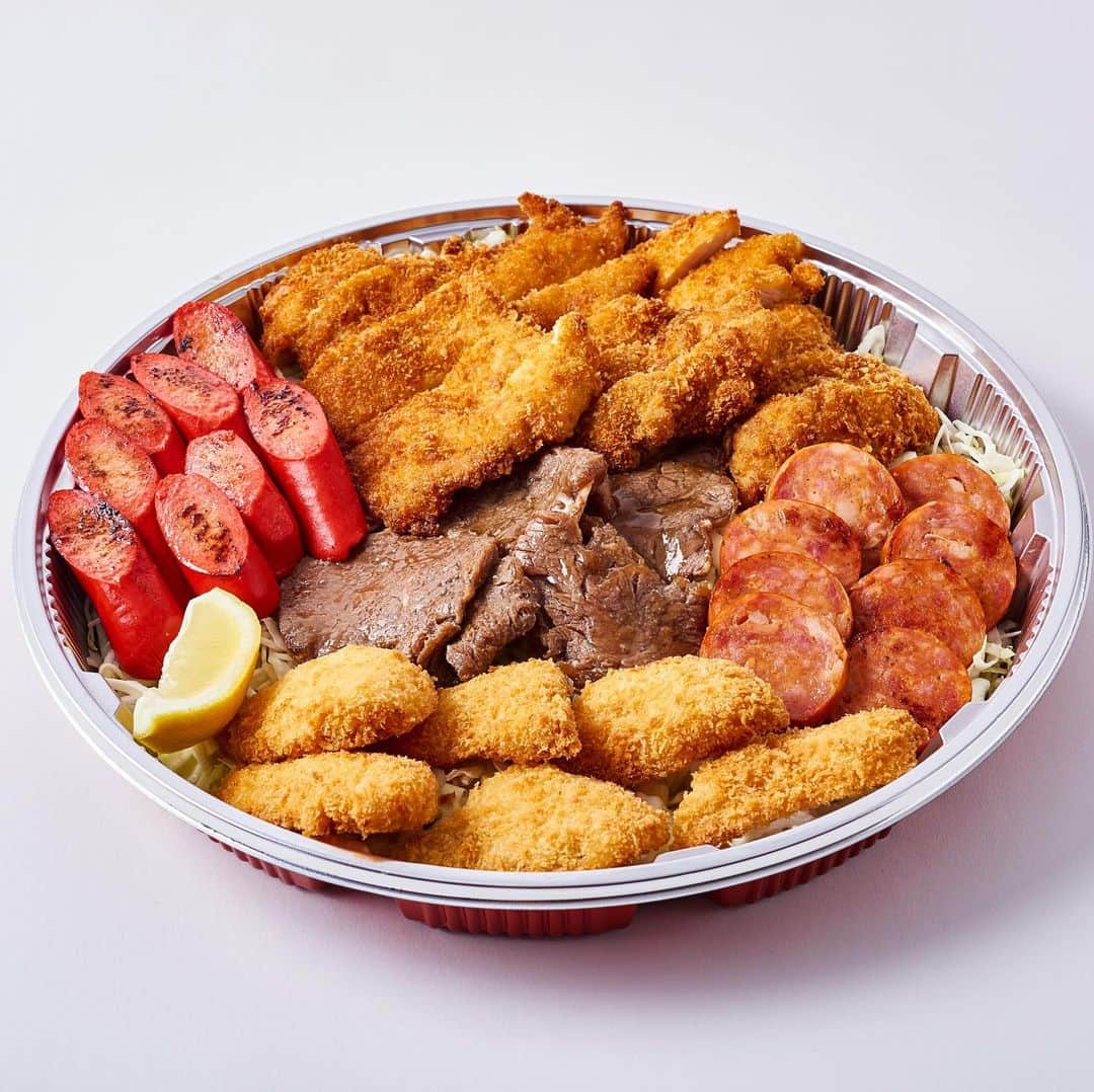 Zippy's Restaurantsのインスタグラム：「Tua vs. Marcus is a good reason to get a Local Favorites Platter for the big game today. Pre-order and pay ahead on Zippys.com or our mobile app for no-contact, curbside pick up. #crusaderfootball」