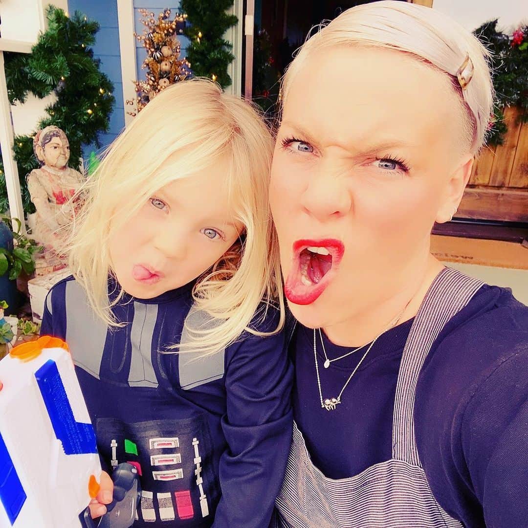 P!nk（ピンク）のインスタグラム：「Superheroes. They go all over the world making it a better place. They shine their light and spread joy. There isn’t a room that this little boy has ever walked into that he didn’t leave lighter and more joyful. I am in awe of you, Jameson Moon, and I feel lucky everyday to witness you and be your Mama. Thank you for making us better and always reminding us to smile. Happy birthday buddy.」