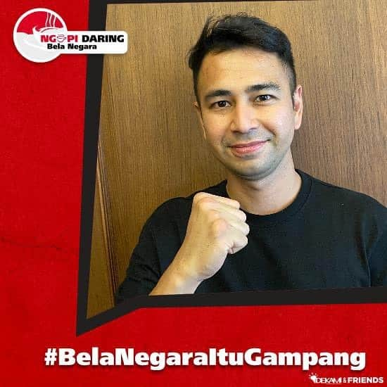 Raffi Ahmadさんのインスタグラム写真 - (Raffi AhmadInstagram)「#BelaNegaraItuGampang   “Bekerja dengan baik, professional dan cinta produk dalam negeri adalah bela negara “  Ini versi gw Bosquee...  kalau #belanegara versi kamu apa? Share juga dong pake frame kayak gw gini...   Caranya Gampang : 1. Kunjungi dan follow akun @ngopidaringbelanegara klik link di bio nya 2. Pasang foto paling kece  3. Tulis quotes Bela Negara versi kamu di Captionnya 4. Kasih hastag #BelaNegaraItuGampang 5. Mention akun @belanegaraitugampang 6. Tag ke-5 temen lo untuk ikutan Follow akun @ngopidaringbelanegara dan pasang frame kyk gue ini yaa..   organized by:  @idekami @friends.co.id  AYO WAKTUNYA BERSUARA UNTUK NEGARA!  #BelaNegaraItuGampang #NgopiDaring #NgobrolPintar #BerbedaTetapBelaNegara」12月27日 17時11分 - raffinagita1717