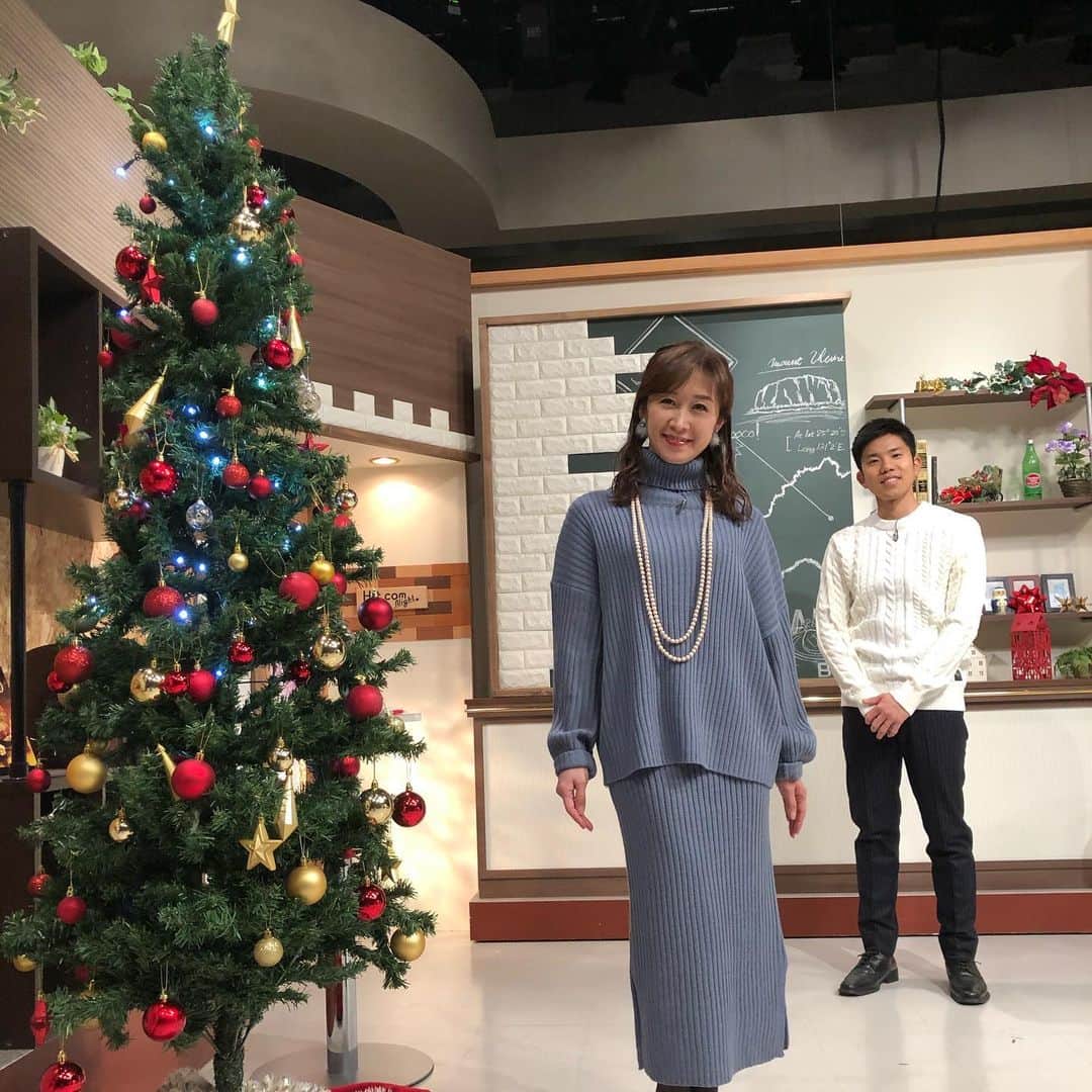 五十幡裕介さんのインスタグラム写真 - (五十幡裕介Instagram)「Hit.com NightのMCも、 気がつけば担当して丸3年が経ちました。 放送時間が深夜であるのを良いことに、 良い意味で自由にやらせてもらっています🤭 この番組だけで話すことも多々。 これからも楽しくお送りできたらと思っています。  #Hit.com Night #木曜 #深夜 #情報 #番組 #高田まゆみ さん #エンディング #トーク #1秒も残さずしゃべりたい気持ちがいつも溢れる #たまに話している最中に番組が終わる #それもご愛嬌 と勝手に思っています #新年 #2021年 は #1月14日 から #夜更かし した時に #一度 #ご覧下さい #忘年会 #新年会 ができないということで #お弁当 が配られ各自でですが労い合いました #自分では手を出さないようなちょっと豪華なお弁当 #2020年 も #今日 を入れて #あと5日 #HTB #アナウンサー #五十幡裕介 #MC #司会」12月27日 17時18分 - htb_isohatayusuke