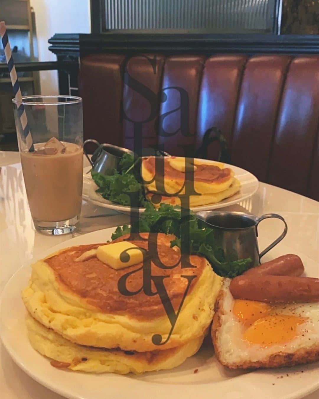 のインスタグラム：「あ〜お腹減った🥞。 むろさんとのランチ🍽 目玉焼きってほんとすきぃ🍳 ㅤㅤㅤ #いやもう1ヶ月も前な」