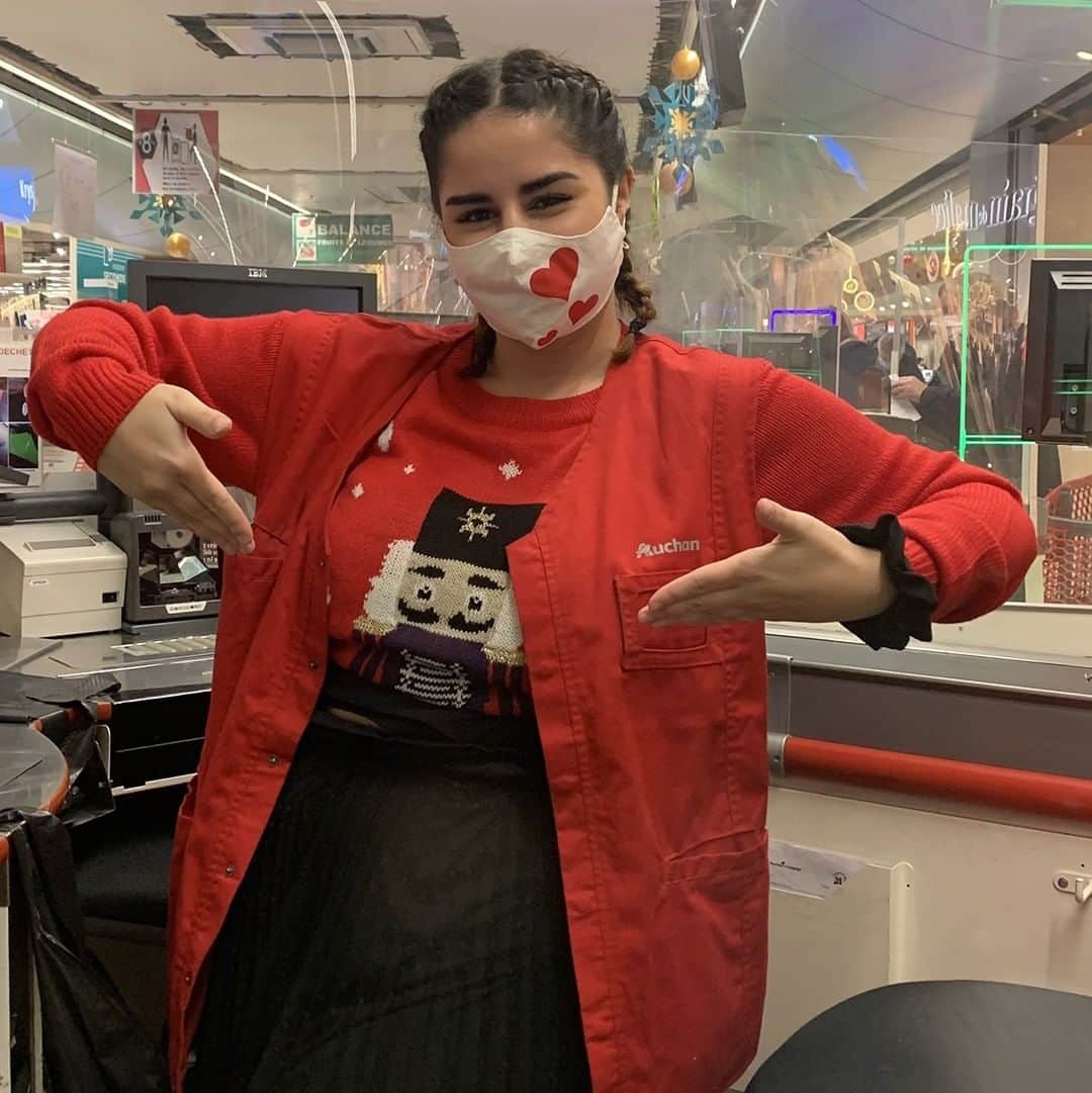 auchan_franceさんのインスタグラム写真 - (auchan_franceInstagram)「A l’occasion de la journée du pull de Noël, nos collaborateurs ont joué le jeu et avaient mis leur plus belle tenue :)」12月27日 17時32分 - auchan_france
