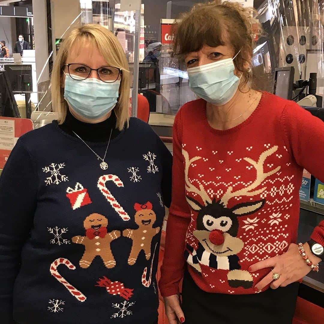 auchan_franceさんのインスタグラム写真 - (auchan_franceInstagram)「A l’occasion de la journée du pull de Noël, nos collaborateurs ont joué le jeu et avaient mis leur plus belle tenue :)」12月27日 17時32分 - auchan_france