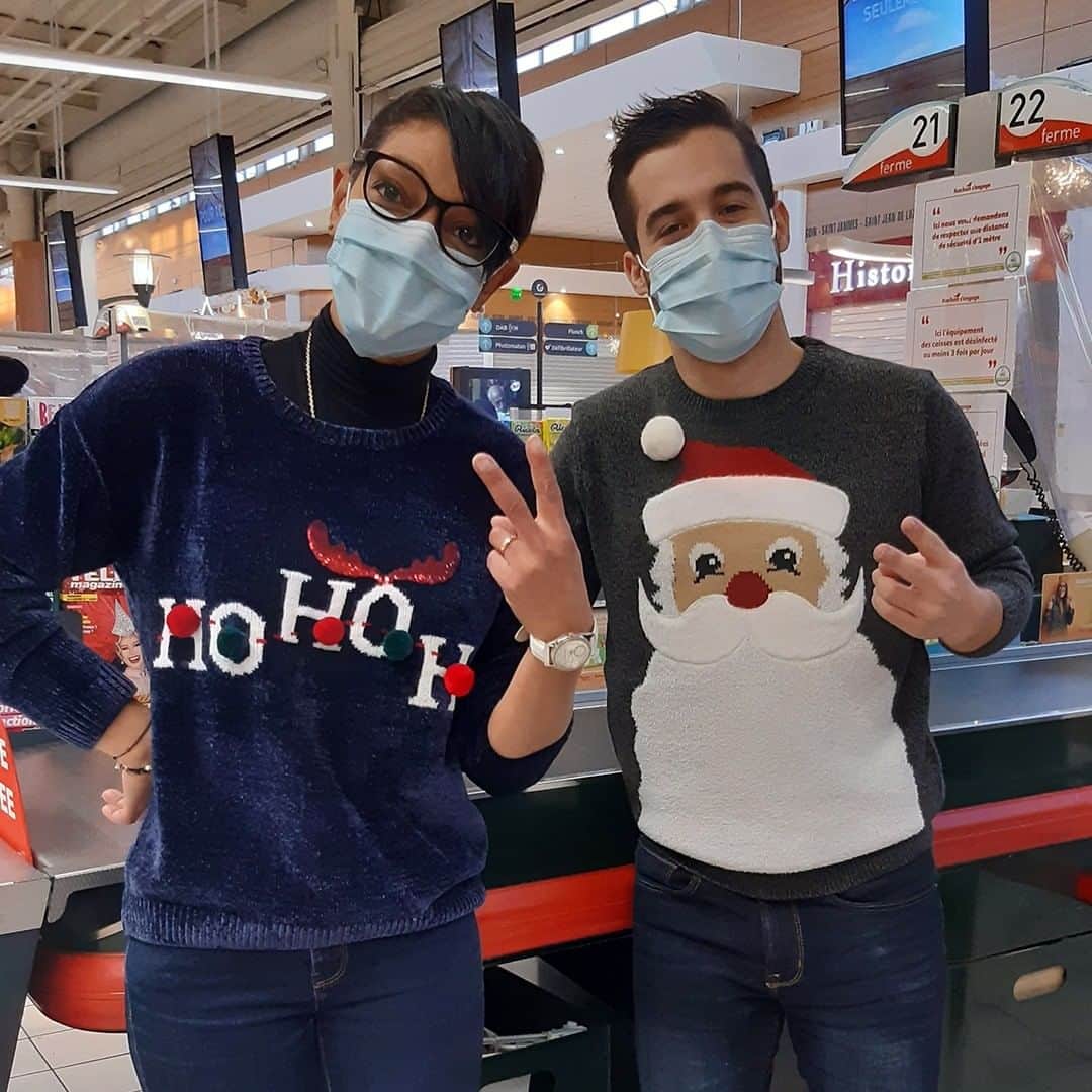 auchan_franceさんのインスタグラム写真 - (auchan_franceInstagram)「A l’occasion de la journée du pull de Noël, nos collaborateurs ont joué le jeu et avaient mis leur plus belle tenue :)」12月27日 17時32分 - auchan_france