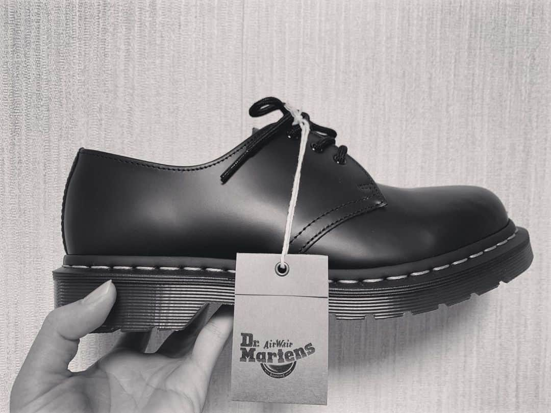 榎本遼香さんのインスタグラム写真 - (榎本遼香Instagram)「#drmartens 👞 特別な頂き物は長く使えるように🤍」12月27日 17時43分 - eno_mon