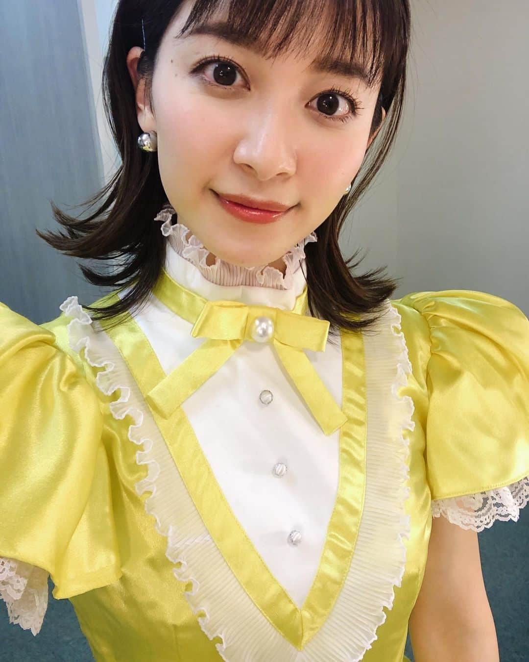 山本里菜さんのインスタグラム写真 - (山本里菜Instagram)「『木梨の大音楽会。フェスってゆー！！』💛💛💛 . ノリさんのライブにTBS女子アナチームに近藤アナと篠原アナと3人で参加させていただきました☺️ . 3人でキャンディーズさんの「年下の男の子」を歌って踊りました。 とてつもなく緊張しました..😭 サビで振りを間違えてしまいました...ですがお客さん皆様とても優しくて温かい目で見てくださり、楽しいステージとなりました😍🙏✨ . こんな素晴らしい光栄な機会を作って下さった木梨さん、スタッフの皆さん、そして迎え入れて下さったお客さん皆さんに本当に感謝の気持ちでいっぱいです！ありがとうございました🙇‍♀️♥️ . . そしてなんといっても、。 超超豪華アーティストの皆さんの登場に終始興奮しておりました😭✨✨✨ノリさんの人望の厚さを感じ、ノリさんと同じ番組に携われている凄さを改めて実感しました。 . 未だに余韻に浸ってます🥳❣️ . 楽しかったな！凄かったな！感動したな！！！ . ありがとうございました😊 . . #木梨の会  #木梨の大音楽会 #フェス　#ライブ　#キャンディーズ　#年下の男の子 #黄色　#木梨憲武　#女子アナ」12月27日 17時43分 - rinayamamoto_0622