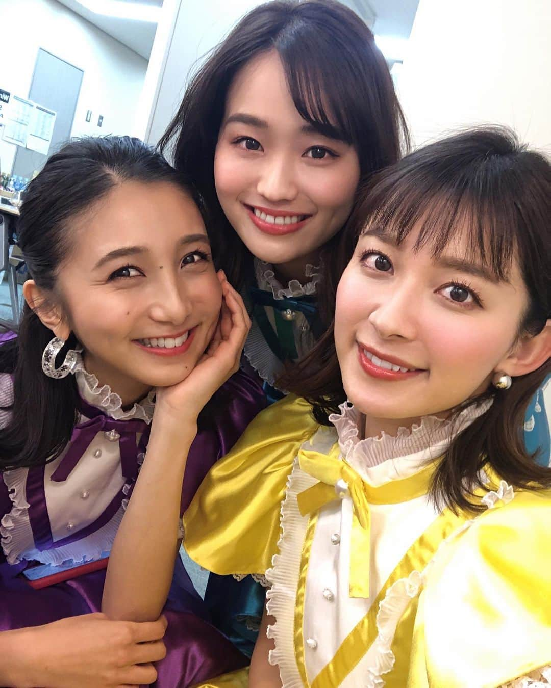 山本里菜さんのインスタグラム写真 - (山本里菜Instagram)「『木梨の大音楽会。フェスってゆー！！』💛💛💛 . ノリさんのライブにTBS女子アナチームに近藤アナと篠原アナと3人で参加させていただきました☺️ . 3人でキャンディーズさんの「年下の男の子」を歌って踊りました。 とてつもなく緊張しました..😭 サビで振りを間違えてしまいました...ですがお客さん皆様とても優しくて温かい目で見てくださり、楽しいステージとなりました😍🙏✨ . こんな素晴らしい光栄な機会を作って下さった木梨さん、スタッフの皆さん、そして迎え入れて下さったお客さん皆さんに本当に感謝の気持ちでいっぱいです！ありがとうございました🙇‍♀️♥️ . . そしてなんといっても、。 超超豪華アーティストの皆さんの登場に終始興奮しておりました😭✨✨✨ノリさんの人望の厚さを感じ、ノリさんと同じ番組に携われている凄さを改めて実感しました。 . 未だに余韻に浸ってます🥳❣️ . 楽しかったな！凄かったな！感動したな！！！ . ありがとうございました😊 . . #木梨の会  #木梨の大音楽会 #フェス　#ライブ　#キャンディーズ　#年下の男の子 #黄色　#木梨憲武　#女子アナ」12月27日 17時43分 - rinayamamoto_0622