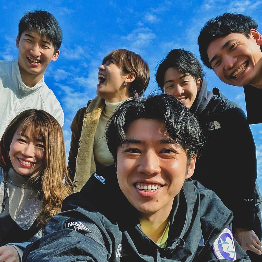 黄皓さんのインスタグラム写真 - (黄皓Instagram)「Team BESTA‼️ ビスタが日本一になるために必要な仲間たち。 今年は本当にお疲れ様でした。 来年はもっと疲れてもらうからよろしくお願いね🤤 てっぺんの景色見に行こう🗻」12月27日 17時51分 - haohaohaokun