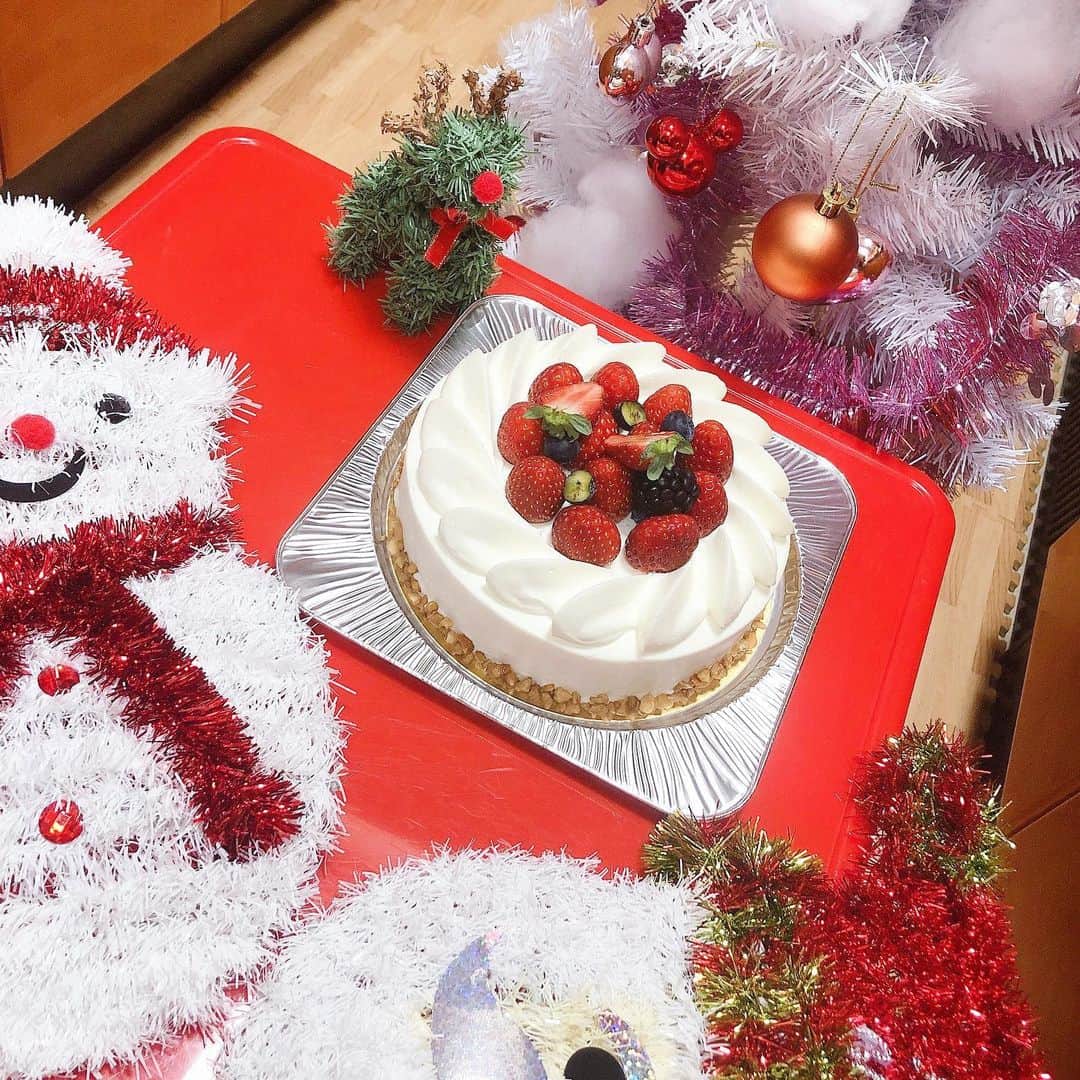 神戸蘭子さんのインスタグラム写真 - (神戸蘭子Instagram)「今年のクリスマス🎄  #クリスマス　#クリスマスプレゼント　#男の子　#レゴ　#トイストーリー　#1日遅れのクリスマス　#ママライフ　#2人育児　#家族写真」12月27日 17時59分 - ranran0414