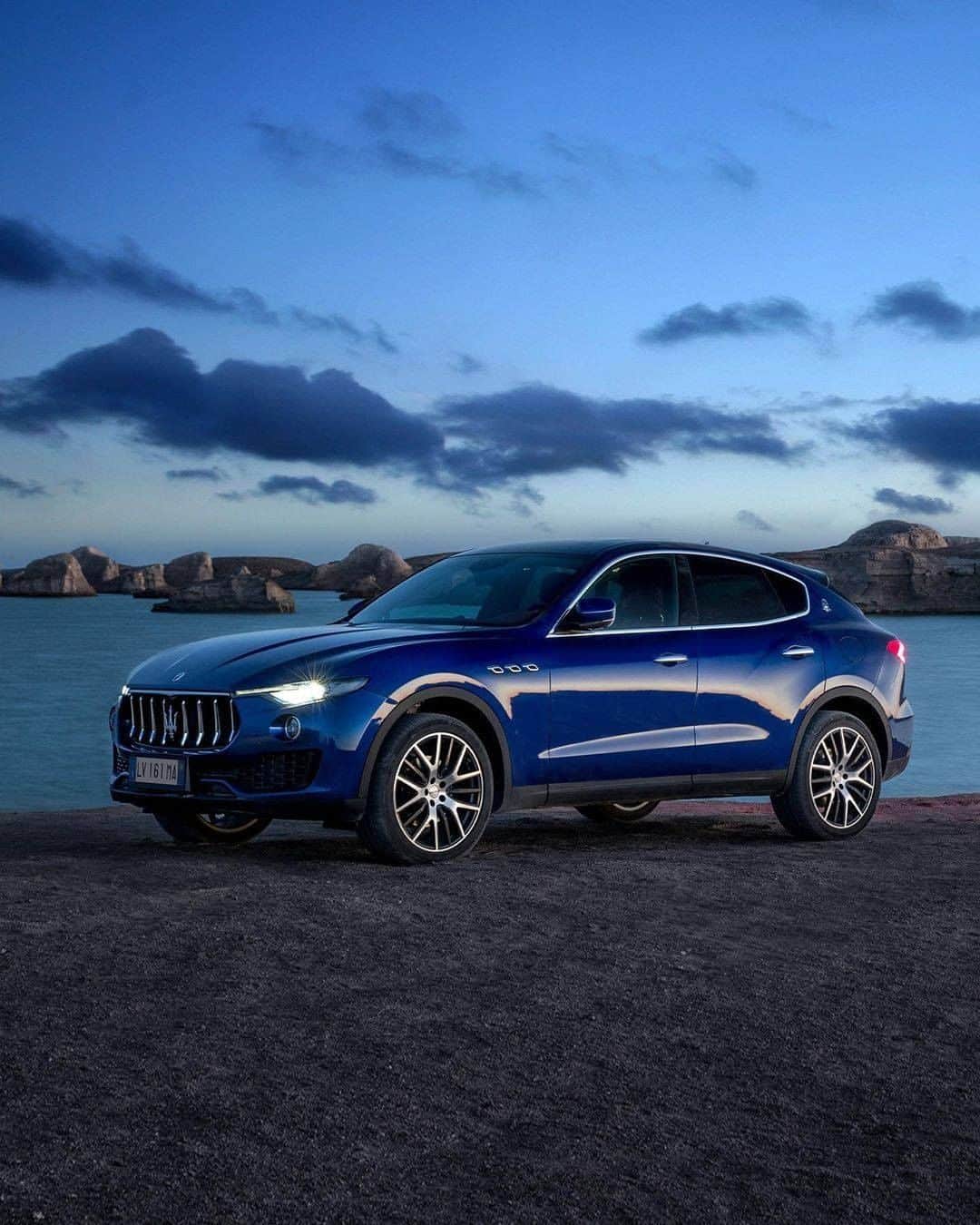 Maserati Japan | マセラティ ジャパンのインスタグラム：「レヴァンテのデザイン。他の追随を許さない、流暢かつ雄弁なその美しさもまた、マセラティが誇るグランドツアラーの本質なのです。  レヴァンテの詳細はこちら https://www.maserati.com/jp/ja/models/levante  #Maserati #マセラティ  #MaseratiJapan #マセラティジャパン #Levante #レヴァンテ」