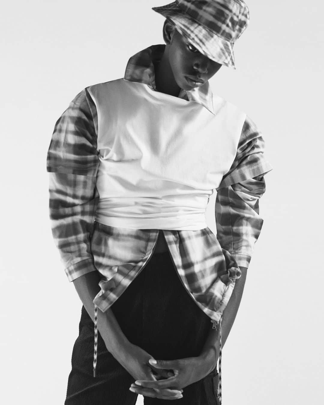 カシミ オムのインスタグラム：「For a rainy day. Junior wears a bucket hat, a Harrington jacket and resort shirt in the season’s check print. Paired with seersucker loose fit trousers. @neweraeurope  #aw20qasimi #menswear #fashion #mensfashion」