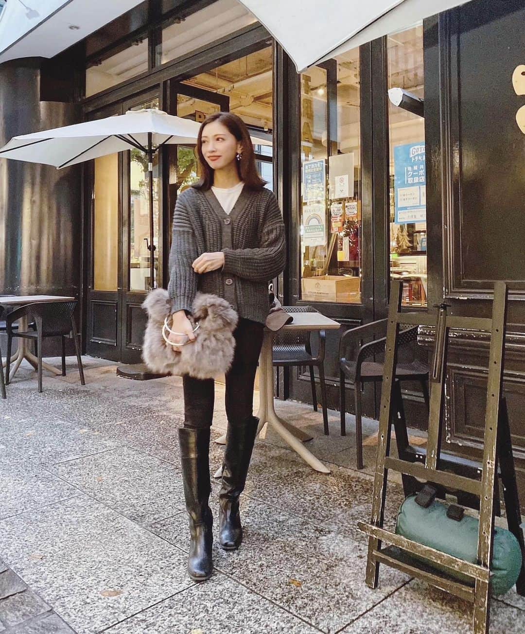 石黒美帆のインスタグラム：「* 先日のコーデ。 よく動く日は暖かさ重視☺️ (アウターも撮ればよかった。。) ニットカーディガンは @rustal_official です🤍  #fashion#fashionstyle#fashiongram#instafashion#outfit#ootd#dailylook#rustal#패션#오오티디#ファッション#コーデ#冬服#冬コーデ#シンプルコーデ#ジーユー#ロングブーツ#ザラジョ#ザラジョコーデ#ラスタル」