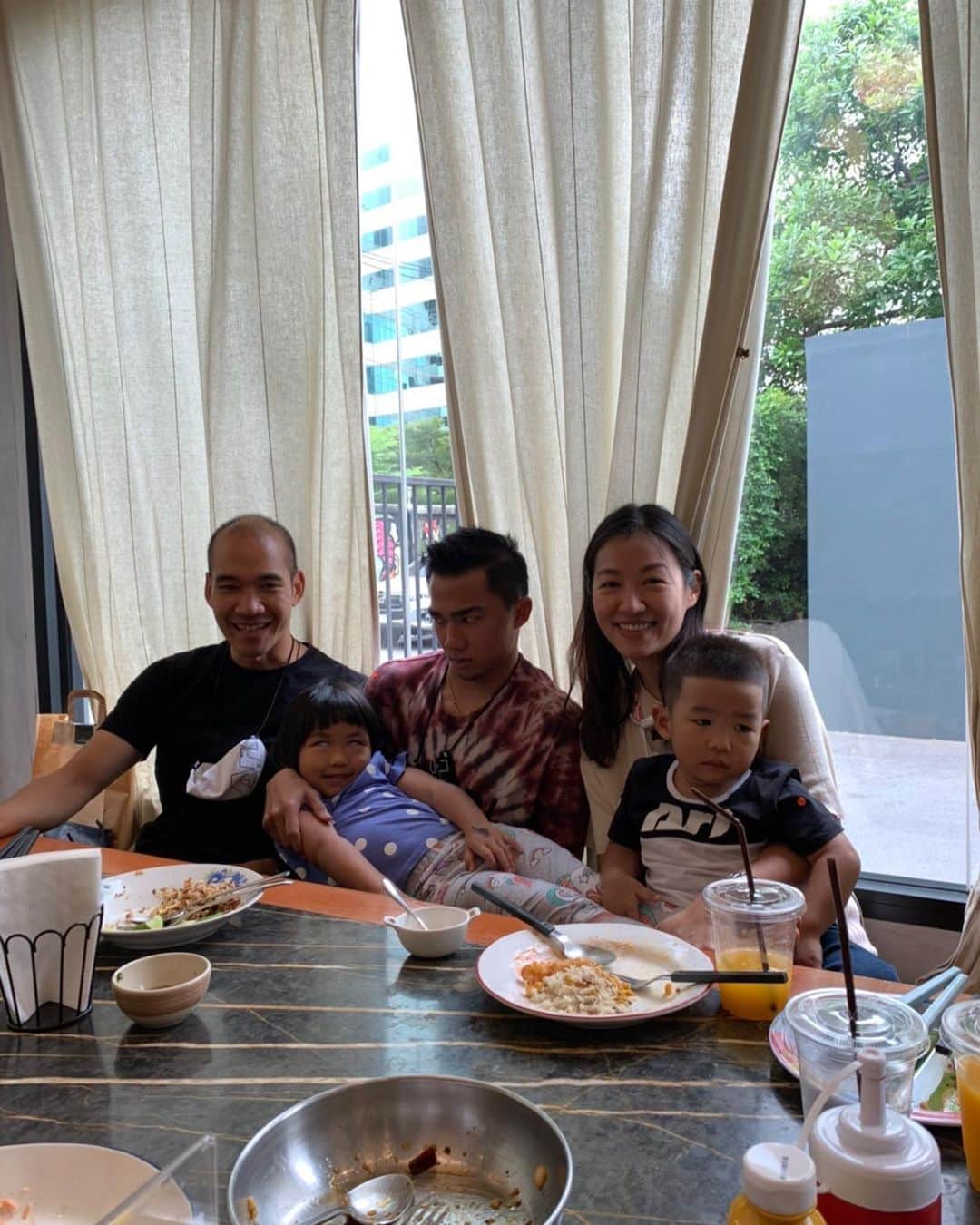 チャナティプ・ソングラシンのインスタグラム：「อบอุ่นเหมือนเดิมเสมอ🙏🏽❤️」