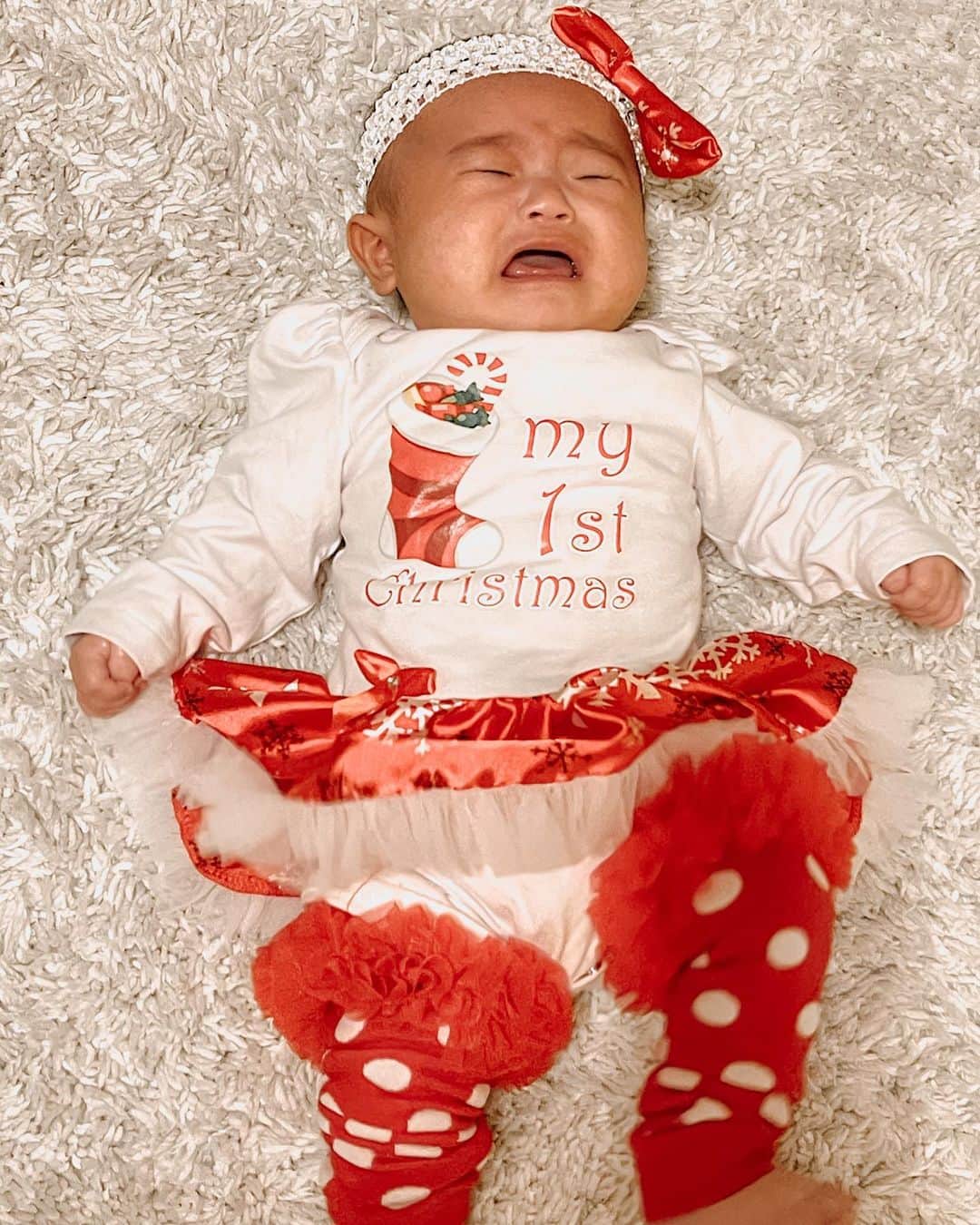 岡本雅世さんのインスタグラム写真 - (岡本雅世Instagram)「𝟭𝘀𝘁 𝗖𝗵𝗿𝗶𝘀𝘁𝗺𝗮𝘀❤︎🎄  ピア姫にとって初めてのクリスマス  絶対着せようって決めてた  初めてのクリスマスアピールのこのコスチューム  フリフリで可愛い😍  #firstchristmas #baby2020 #赤ちゃんのいる生活 #babygirl #ベビスタグラム #クリスマスコスプレ #コスチューム #ピア姫 #クリスマスアピール #1stchristmas #christmas #フリフリ #ボンネット #おもちゃ #頭飾り #人形 #ドレス #帽子 #赤ちゃん #幼児 #クリスマス」12月27日 18時15分 - masayo_okamoto