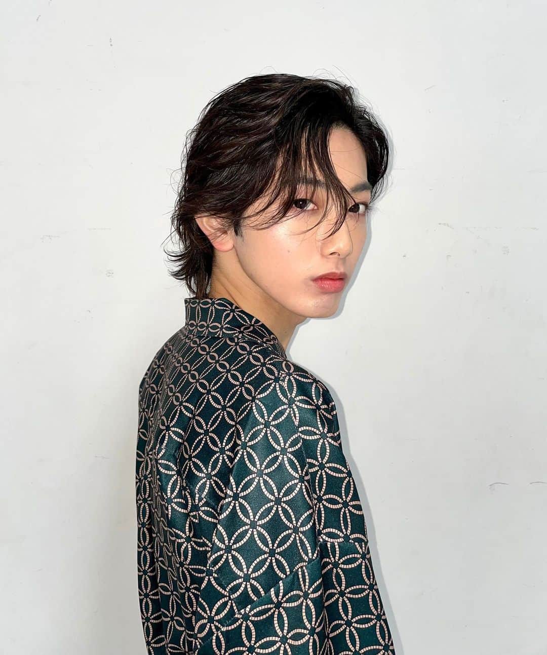 のインスタグラム：「2020年楽しかった！ . みんなの今年１番楽しかったこと何かな？ . . 2021年もよろしくね！ . #yshirt #pants #boots  #がおがおくろーぜっと」
