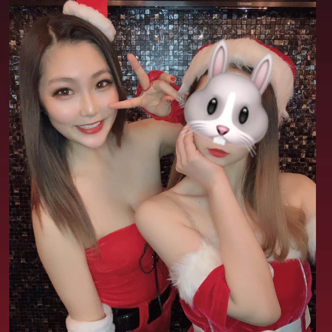 れいのインスタグラム：「クリスマスイベント🎅🏻 4日間無事終了 もかぺとの写真でカメラロール 埋めつくされてる😂😂」