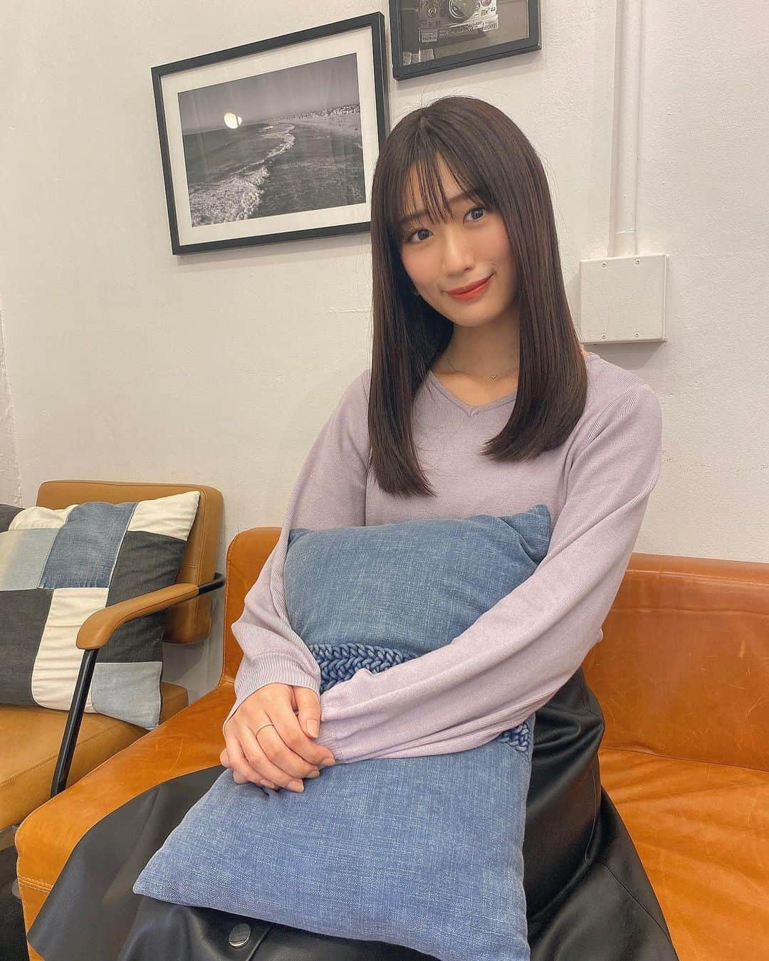 藤田奈那さんのインスタグラム写真 - (藤田奈那Instagram)「＊﻿ 2020年美容院納め💇🏻‍♀️﻿ @accomplish_salon﻿ さんにて❄️ ﻿ カラーは落ち着かせて、﻿ 長さもだいぶ切ってさっぱり！﻿ ﻿ いつも通り﻿最高のトリートメントで サラサラにしてもらいました☺️﻿ ﻿ 良い気分で新年を迎えられそう🎁﻿ ﻿ @accomplish_shun さん﻿ いつもありがとうございます⛄️﻿ ﻿ ﻿ ﻿ そして！明日28日で24歳になります🎂﻿ ﻿ 14時〜 配信でバースデーライブを開催するので﻿ ご覧いただけると嬉しいです💐﻿ ﻿ (1月4日までアーカイブもご視聴いただけます!)﻿ ﻿ チケットご購入は﻿ ハイライトの出演情報から是非🎟﻿ ﻿ ﻿ 楽しみだ〜!💭 ﻿ ﻿ ﻿ #accomplish #ミネコラ #ミネコラトリートメント #ミネコラパーフェクト3 #プラチナミネコラ #酸熱トリートメント #トリートメント #水素 #水素トリートメント #エニム #シリカ﻿  #23歳ありがとう #❤️」12月27日 18時23分 - fujitanana_official