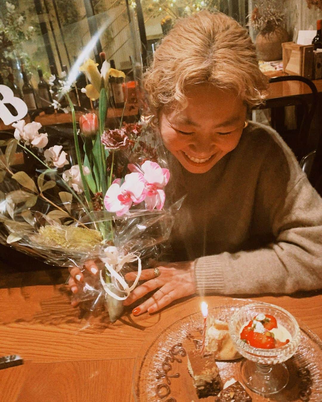 関根祥子のインスタグラム：「いつかの美味しい楽しいイツメンご飯🍽❤️あータヤリン食べたひー！香箱蟹のリゾットもー🦀🤤  あー今年もおわるなー。。。  残り4日みんなの爪を綺麗に楽しく新年をむかえられますように体調万全でお待ちしておりますー😙」