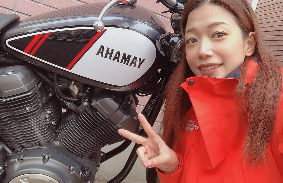 中嶋真緒さんのインスタグラム写真 - (中嶋真緒Instagram)「ピース✌️笑 ２気筒✌️Vツイン✌️ ﻿ ﻿ ﻿#scr950 #バイク女子 #バイク好きな人と繋がりたい #バイク #yamaha #エンジン #2気筒」12月27日 9時35分 - mao.nkjm