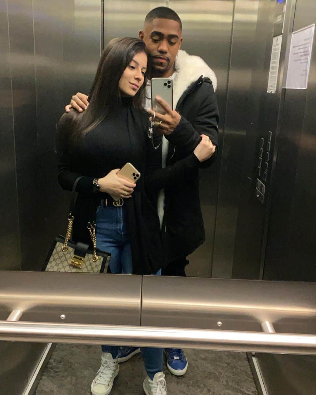 マウコム・フィリペ・シウヴァ・デ・オリヴェイラのインスタグラム：「Nosso dia 26 amore mio 🎉🎉 4 anos ❤️❤️ JE T’AIME ❤️ @leeticiapereira_」